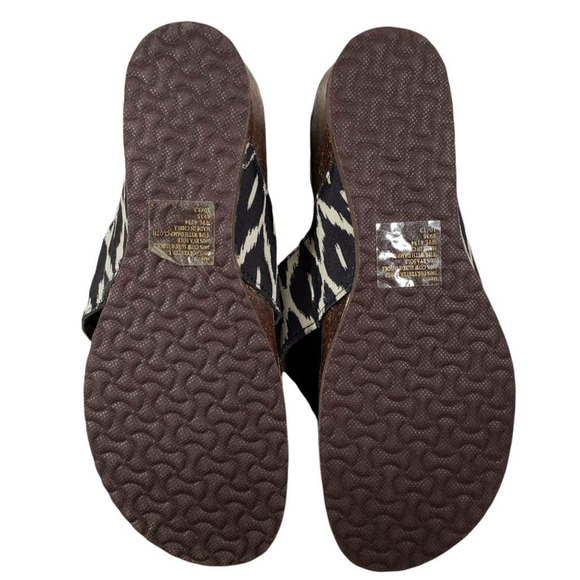 Muk Luks Womens sz 9 Flip Flop Sandals Cara Black Ikat White Jungle Slip Ons New - Picture 7 of 9